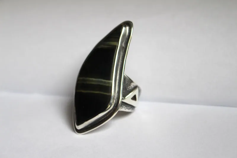 Runas de vida, anillo nórdico en plata y ojo de tigre