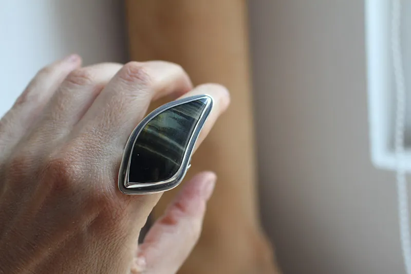 Runas de vida, anillo nórdico en plata y ojo de tigre