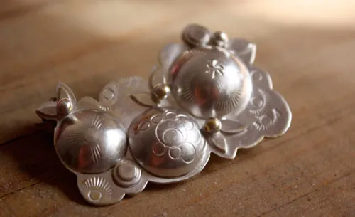 Sakura, broche flores en plata