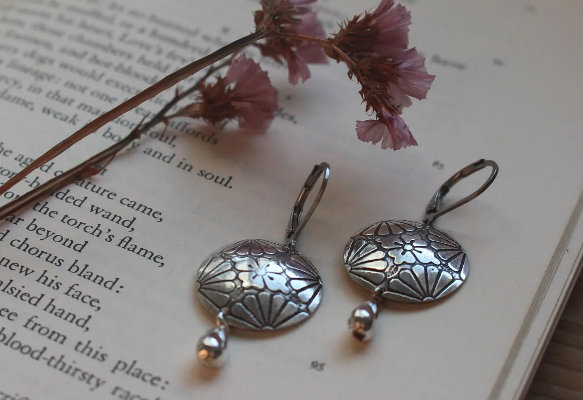 Sakura en flor, aretes flor de cerezo japonesa en plata