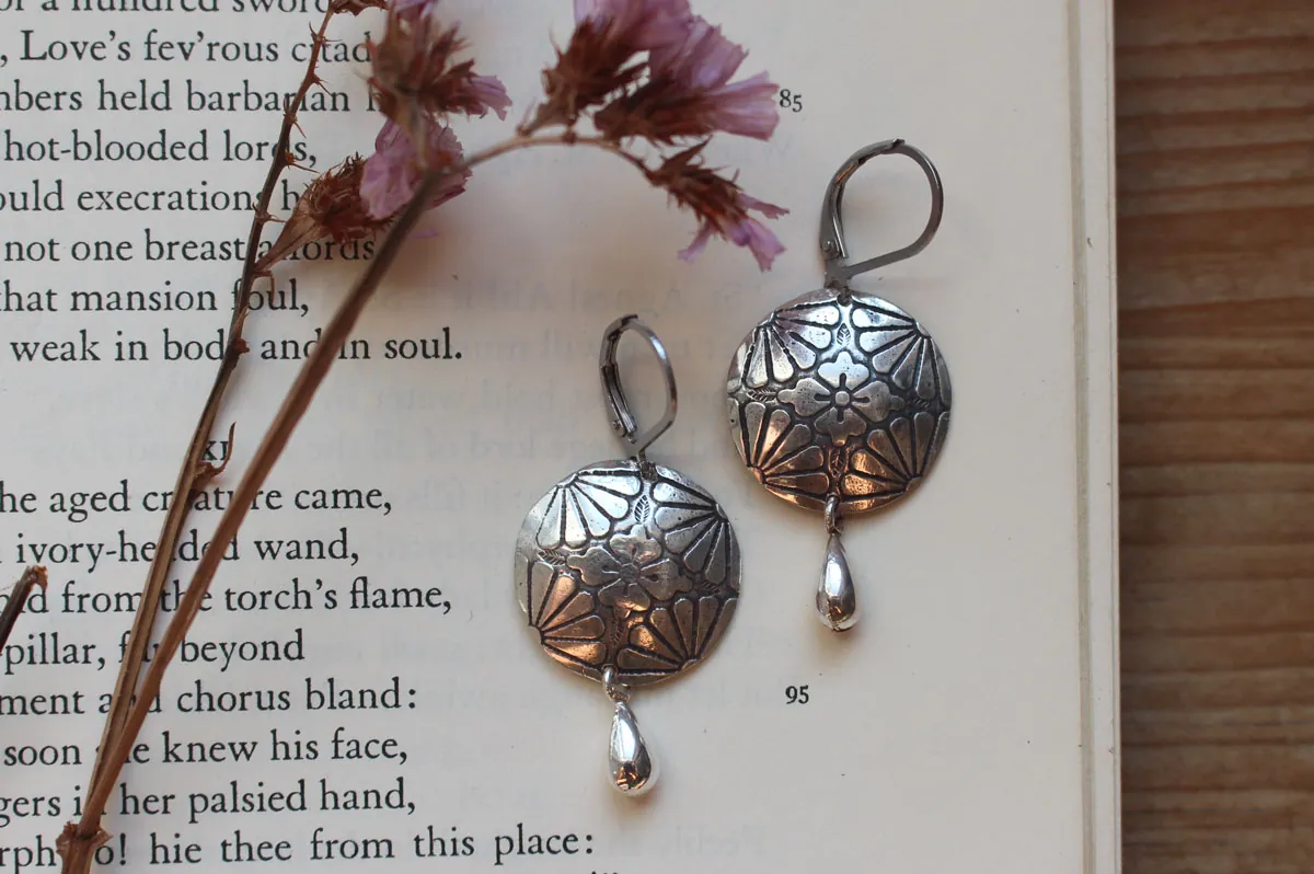 Sakura en flor, aretes flor de cerezo japonesa en plata
