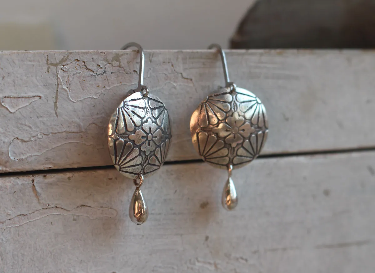 Sakura en flor, aretes flor de cerezo japonesa en plata