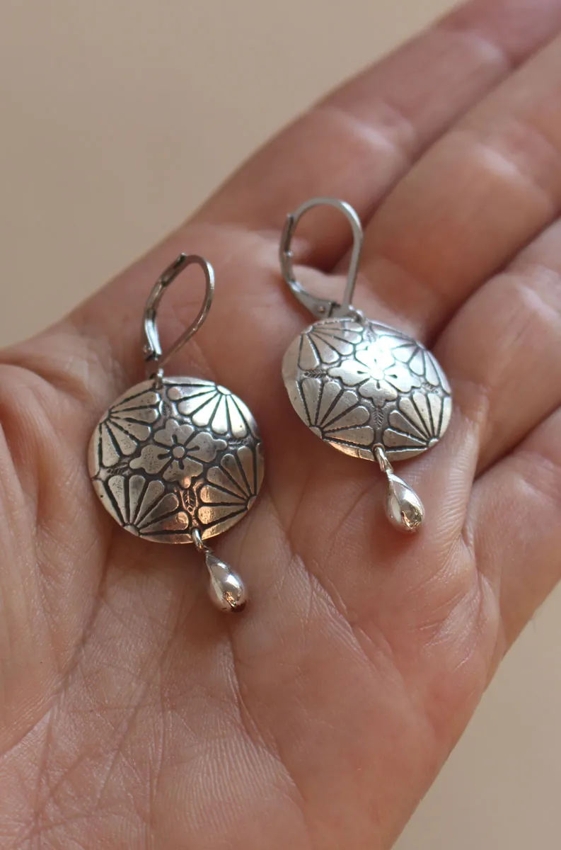 Sakura en flor, aretes flor de cerezo japonesa en plata