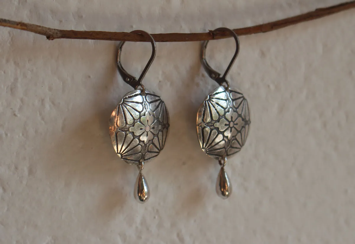 Sakura en flor, aretes flor de cerezo japonesa en plata