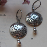 Sakura en flor, aretes flor de cerezo japonesa en plata