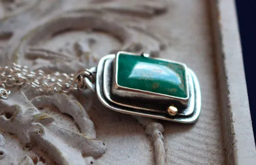 Santuario, collar rectángulo sagrado celta en plata, oro y crisoprasa