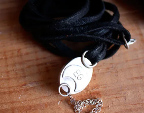 Sapheda, pulsera pureza y fuerza en plata, cuero y ágata dendrítica