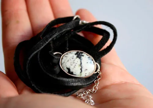 Sapheda, pulsera pureza y fuerza en plata, cuero y ágata dendrítica