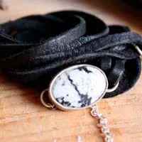 Sapheda, pulsera pureza y fuerza en plata, cuero y ágata dendrítica