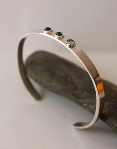 Sarah, pulsera libertad y espiritualidad en plata y zircón azul