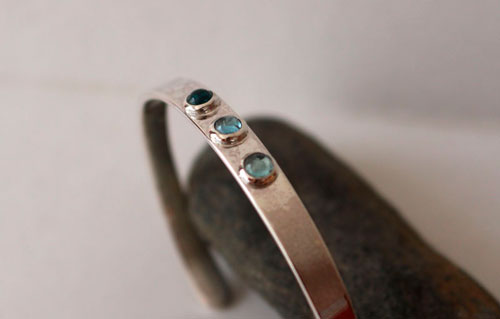Sarah, freedom and spirituality bracelet in silver with blue zircon