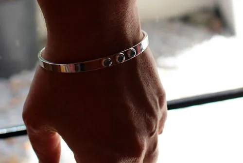 Sarah, pulsera libertad y espiritualidad en plata y zircón azul