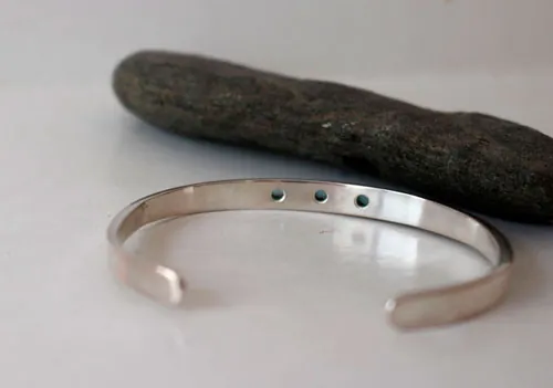 Sarah, pulsera libertad y espiritualidad en plata y zircón azul