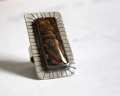 Sé valiente, anillo de aliento en plata y jaspe Deschutes