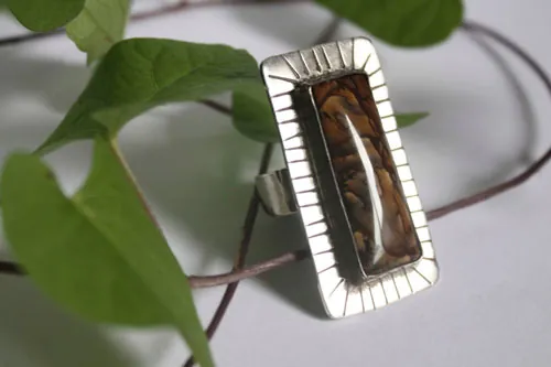 Sé valiente, anillo de aliento en plata y jaspe Deschutes