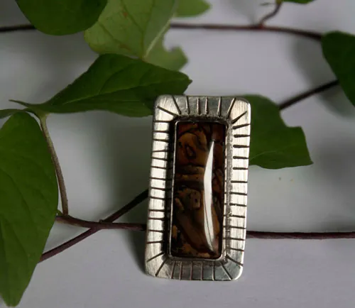 Sé valiente, anillo de aliento en plata y jaspe Deschutes