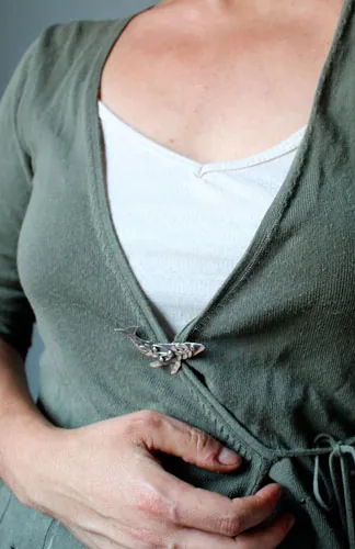 Sedna, broche ballena fantástica en plata