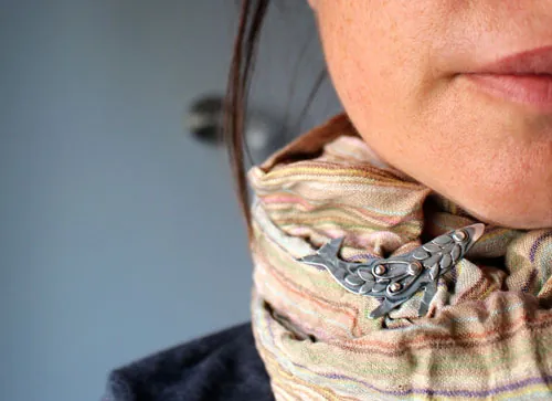 Sedna, broche ballena fantástica en plata