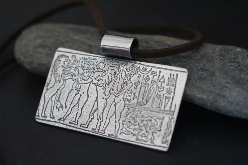 Sello cilíndrico del rey de Kish, collar mesopotámico en plata