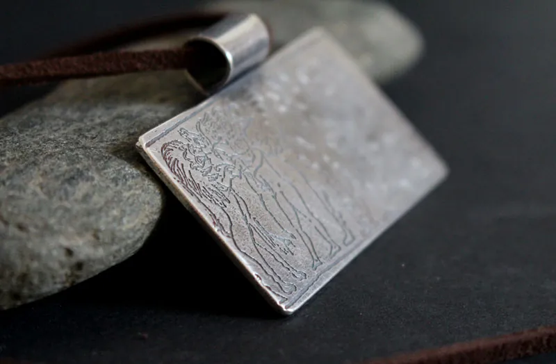 Sello cilíndrico del rey de Kish, collar mesopotámico en plata