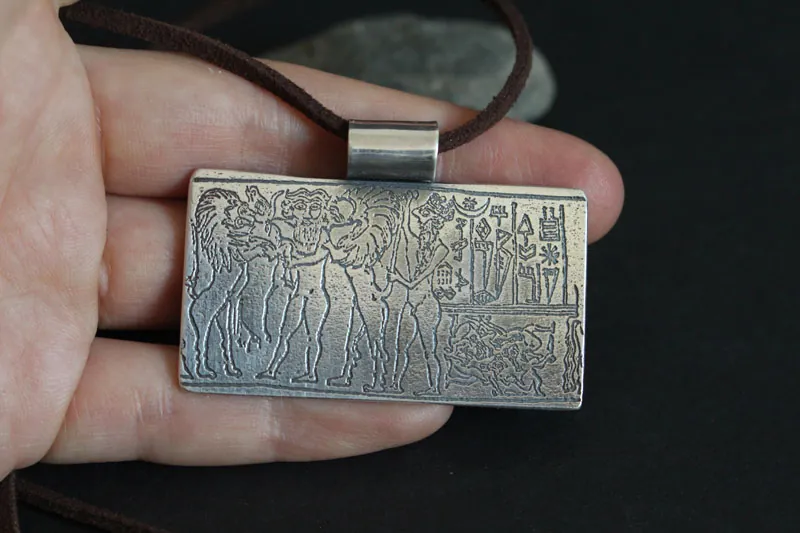Sello cilíndrico del rey de Kish, collar mesopotámico en plata