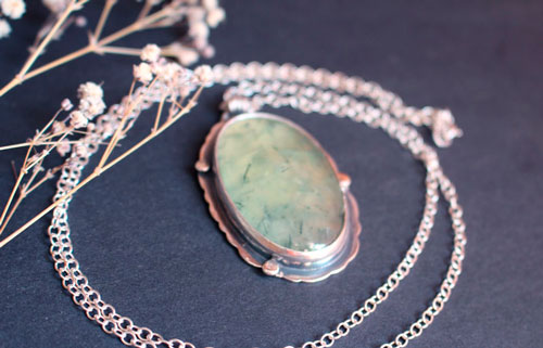 Seraphina, Baroque necklace in sterling silver and prehnite