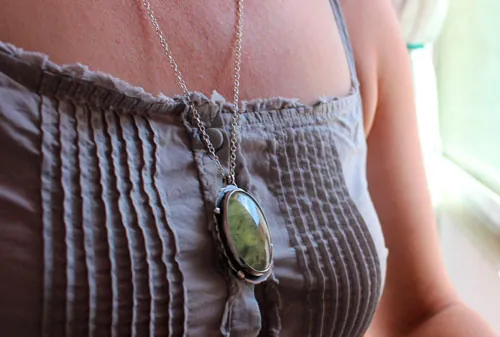 Seraphina, collar barroco en plata y prehnita