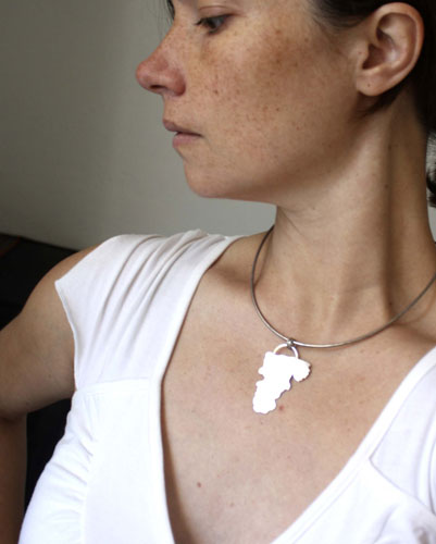 Serpiente emplumada, dije Quetzalcóatl dios azteca en plata