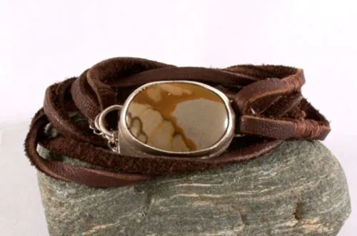 Shandar, pulsera desierto en plata, cuero y jaspe paisaje