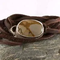 Shandar, pulsera desierto en plata, cuero y jaspe paisaje
