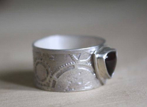 Sherlock Holmes, neo-Victorian steampunk gear ring in silver and garnet