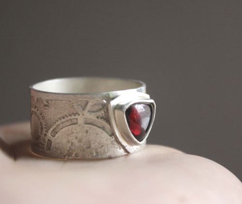 Sherlock Holmes, neo-Victorian steampunk gear ring in silver and garnet
