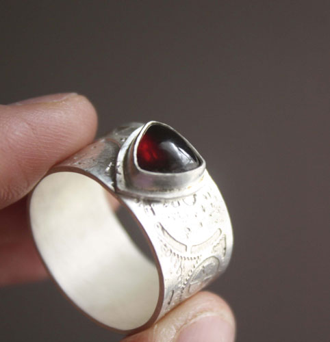 Sherlock Holmes, neo-Victorian steampunk gear ring in silver and garnet
