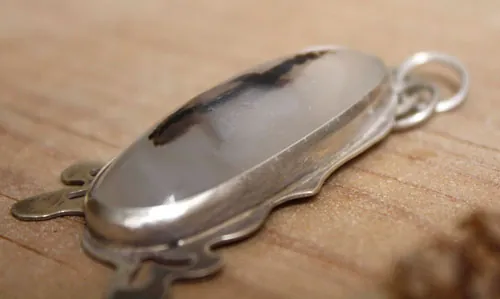 Shiroi ha, dije hoja de roble blanco en plata y ágata dendrítica