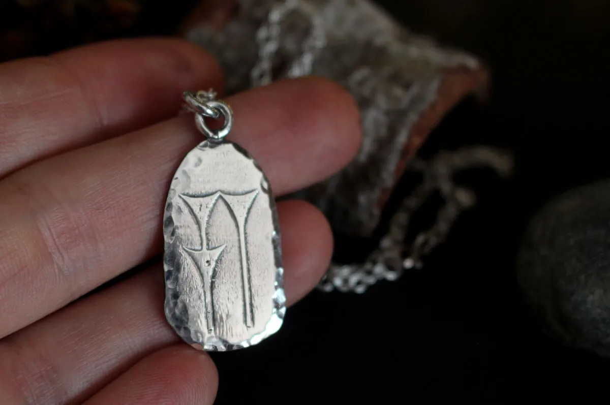 Símbolo agua cuneiforme, collar de escritura mesopotámica en plata