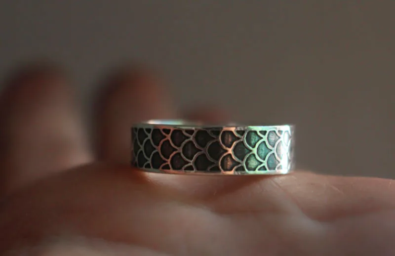 Sirena, anillo escamas de pez en plata