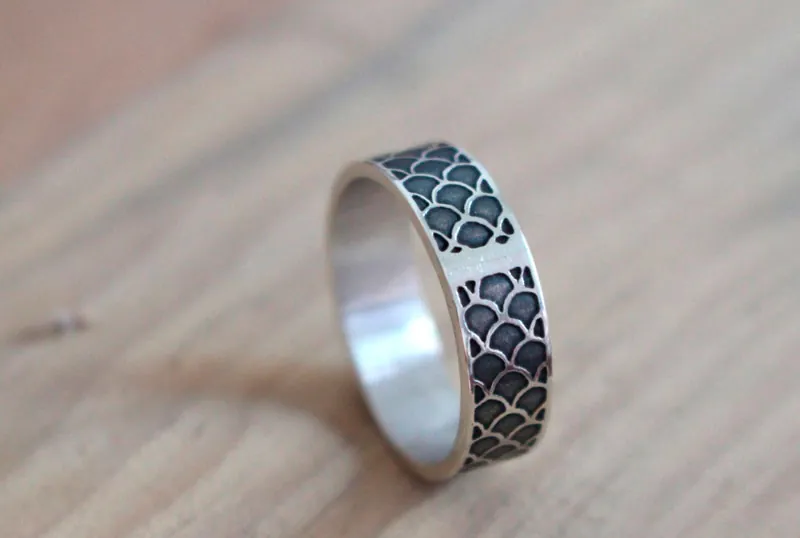 Sirena, anillo escamas de pez en plata