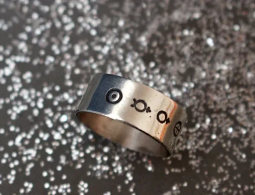 Sistema solar, anillo cósmico de los símbolos de los planetas en plata