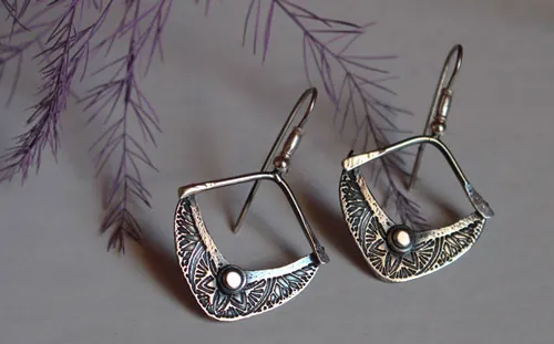 Sitara, aretes estrella y media luna en plata