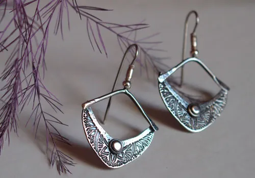 Sitara, aretes estrella y media luna en plata