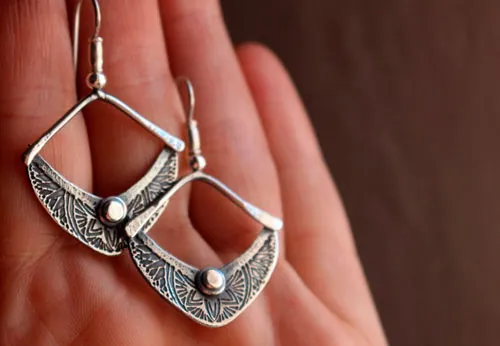 Sitara, aretes estrella y media luna en plata