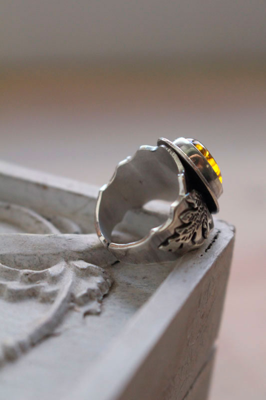 Small gold leaf, warm colored ring in silver and amber