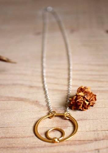 Sol Azteca, collar ciclos y supervivencia en plata y oro