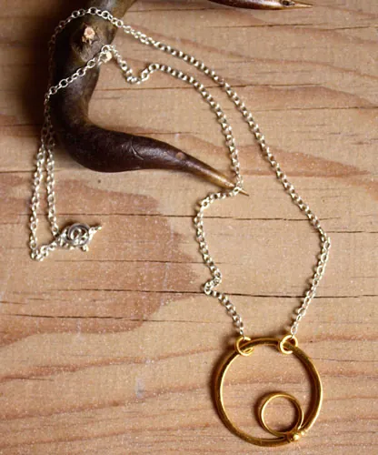 Sol Azteca, collar ciclos y supervivencia en plata y oro
