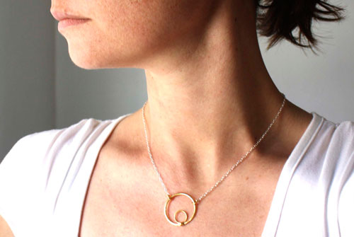 Sol Azteca, collar ciclos y supervivencia en plata y oro