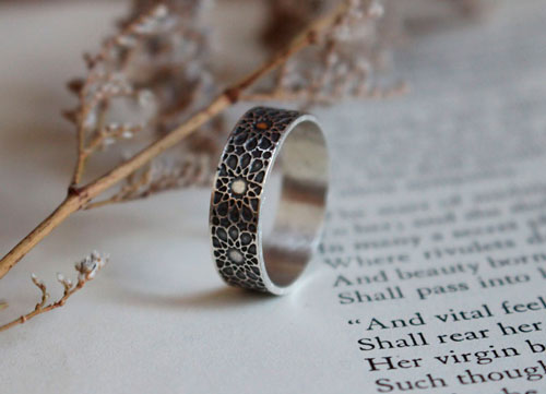 Sol del Oriente, anillo sol geométrico oriental en plata