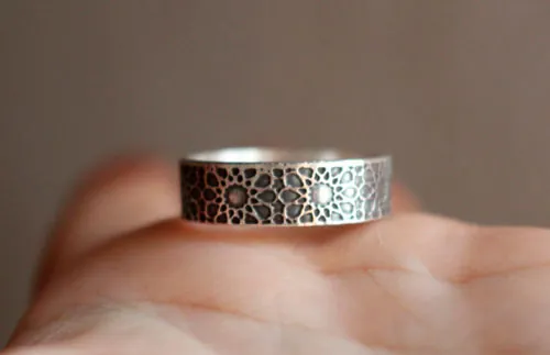 Sol del Oriente, anillo sol geométrico oriental en plata