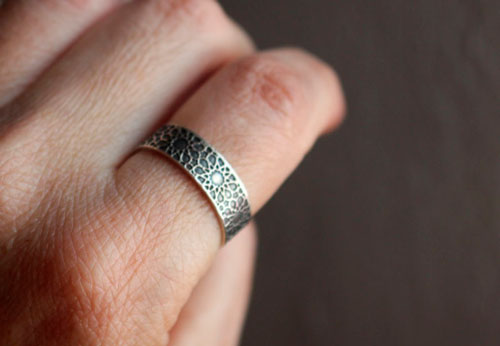 Sol del Oriente, anillo sol geométrico oriental en plata