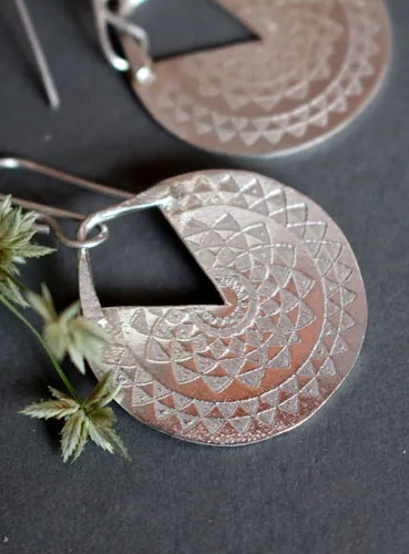 Sol Inca, aretes astro prehispánico en plata