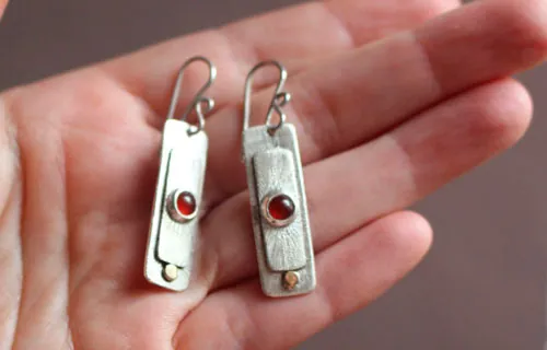 Sol rojo, aretes egipcios en plata, oro y cornalina